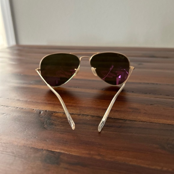 Ray-Ban Aviator Polarized Sunglasses 🕶️ - Picture 4 of 7